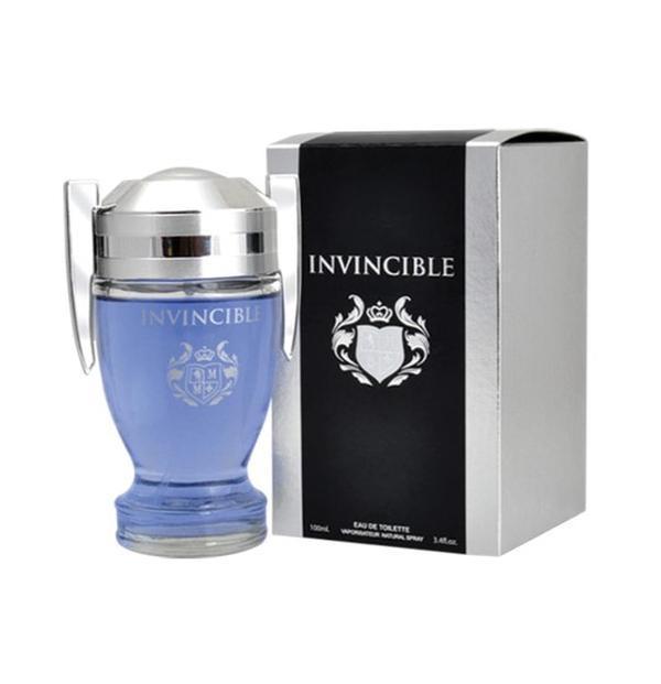 profumo da uomo invincible – eau de parfum 100ml - foto 1 Profumo azzurro in flacone con tappo a sfera argento, scatola nera con logo INVINCIBLE