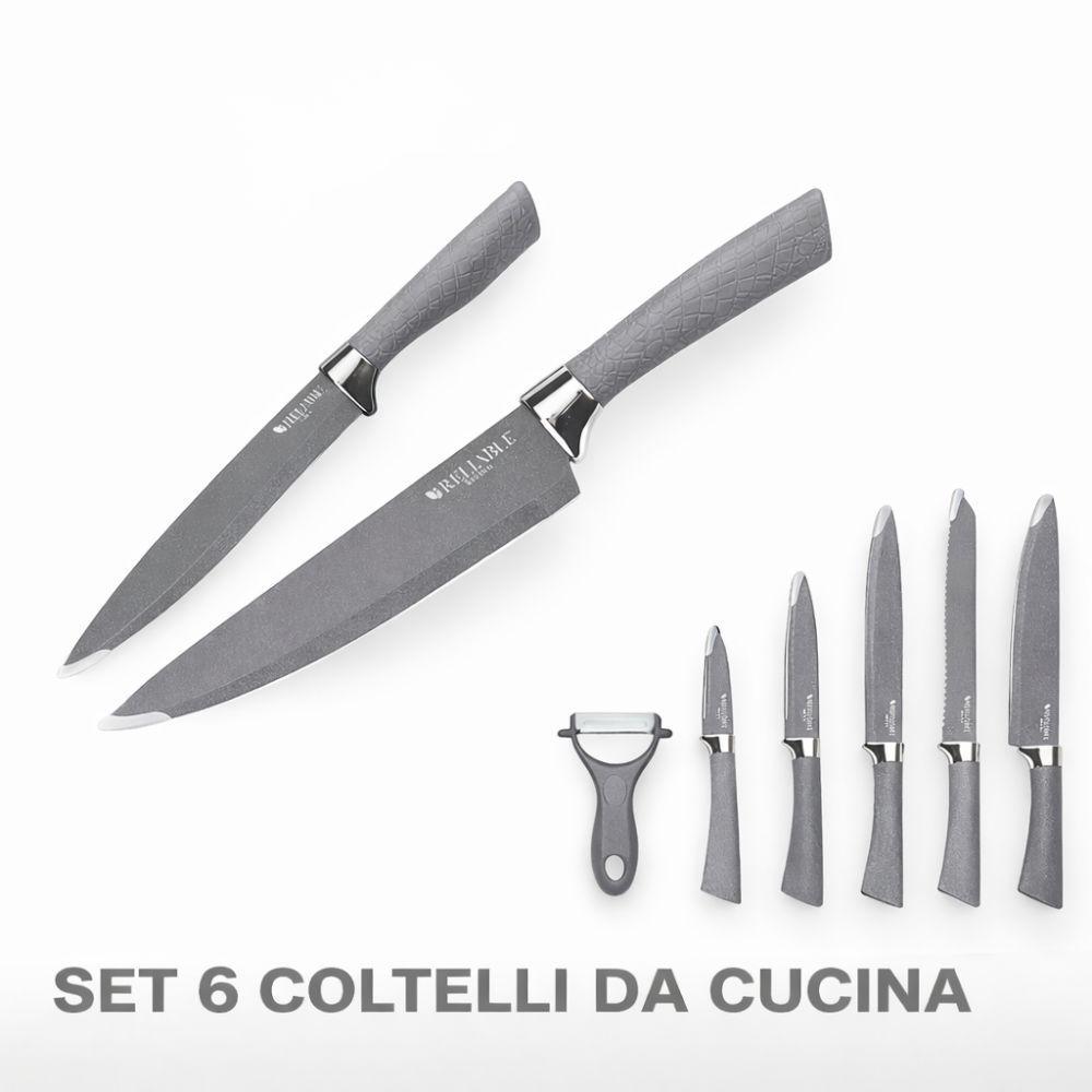 Set con due coltelli grandi in primo piano, accessori e coltelli piccoli in basso a destra
