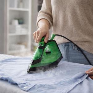 Ferro da stiro elettrico a vapore 2200w con serbatoio 240 ml e piastra antiaderente