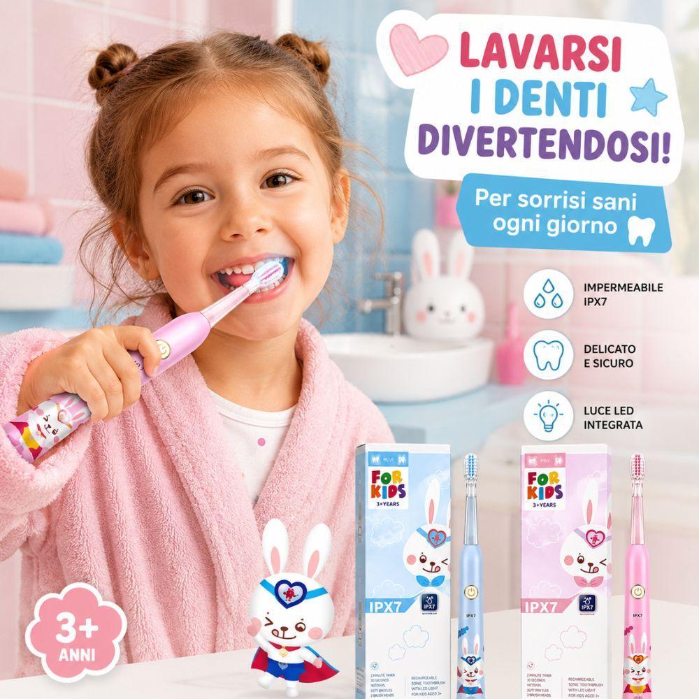 Bambina che spazzola i denti con lo spazzolino elettrico durante la routine d'igiene orale quotidiana