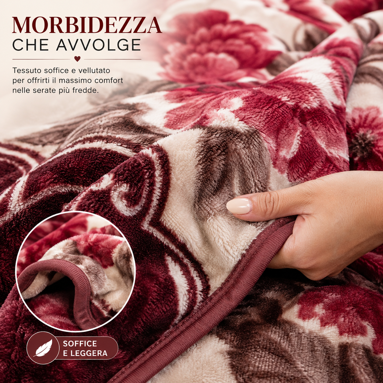 Dettaglio coperta con texture floreale rosa e rosso, mano che tocca il tessuto per evidenziare morbidezza
